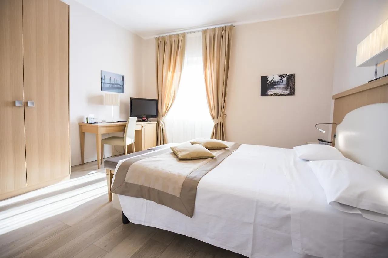 Hotel Sirmione Terme 4*,
