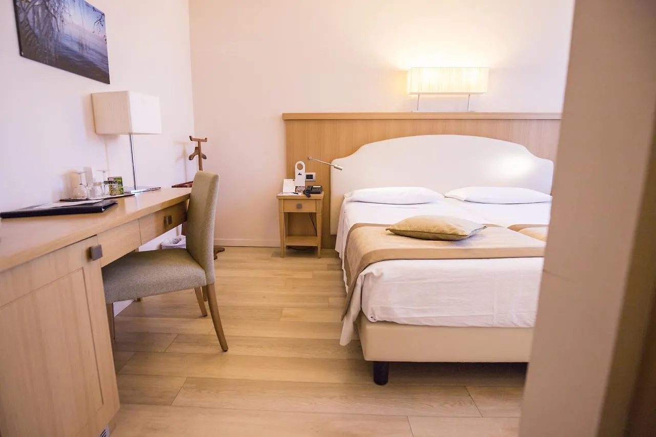 Hotel Sirmione Terme 4*,